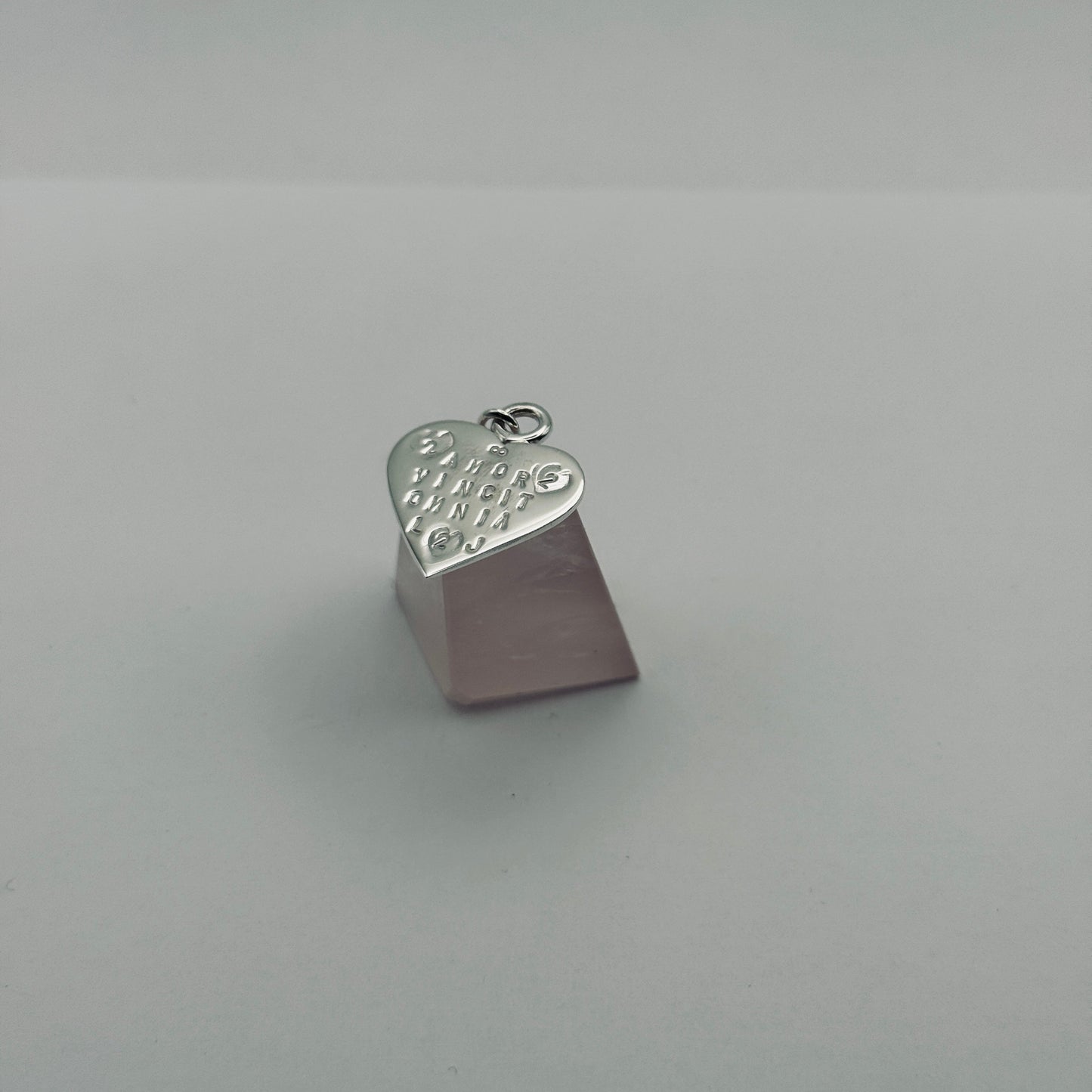 Vincit Omnia - The Talisman of Unity